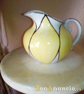 Se vende jarra de porcelana